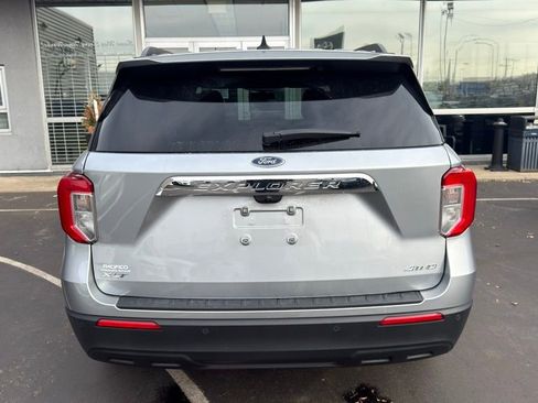 Used 2023 Ford Explorer XLT image 4