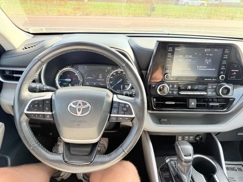 Used 2022 Toyota Highlander XLE image 17