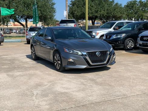 Used 2022 Nissan Altima 2.5 SV w/ SV Premium Package FWD image 3