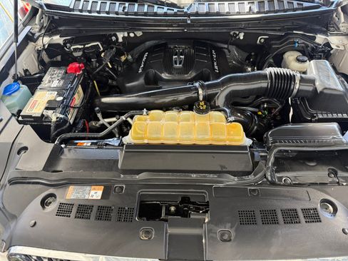 Used 2019 Lincoln Navigator Reserve image 32