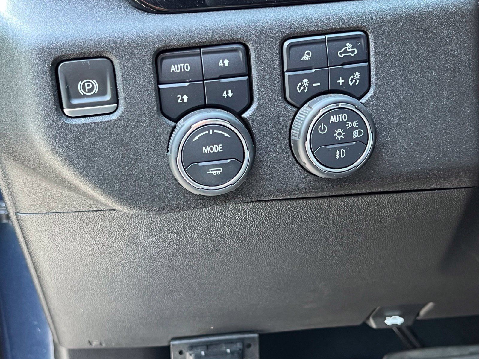 Used 2022 Chevrolet Silverado 1500 High Country w/ Z71 Off-Road Package AWD/4WD image 27