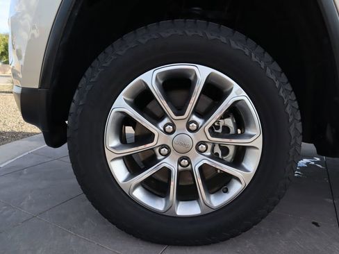 Used 2015 Jeep Grand Cherokee Limited image 32