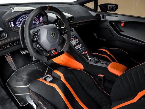 Used 2021 Lamborghini Huracan STO image 23