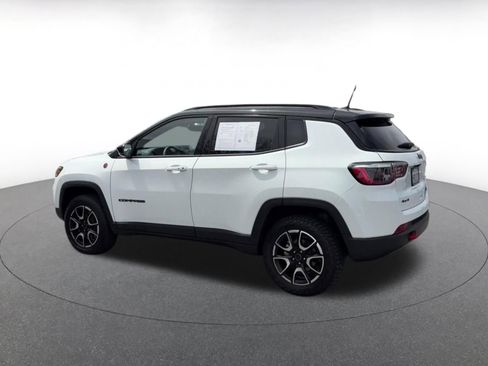 Used 2025 Jeep Compass Trailhawk image 10