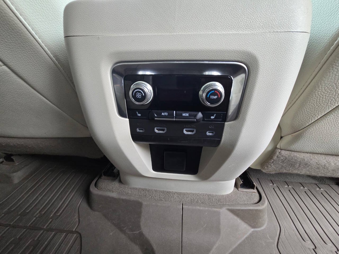 Used 2022 GMC Yukon Denali w/ Denali Ultimate Package AWD/4WD image 30