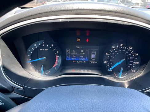 Used 2014 Ford Fusion SE FWD image 20