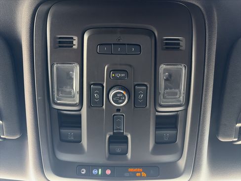 Used 2022 GMC Yukon XL Denali AWD/4WD image 27