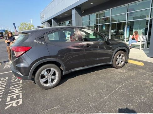 Used 2018 Honda HR-V LX image 8