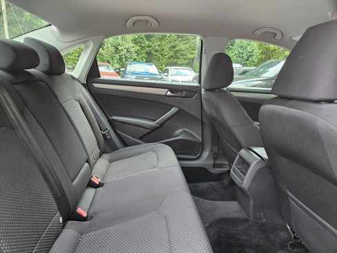 Used 2013 Volkswagen Passat S image 33