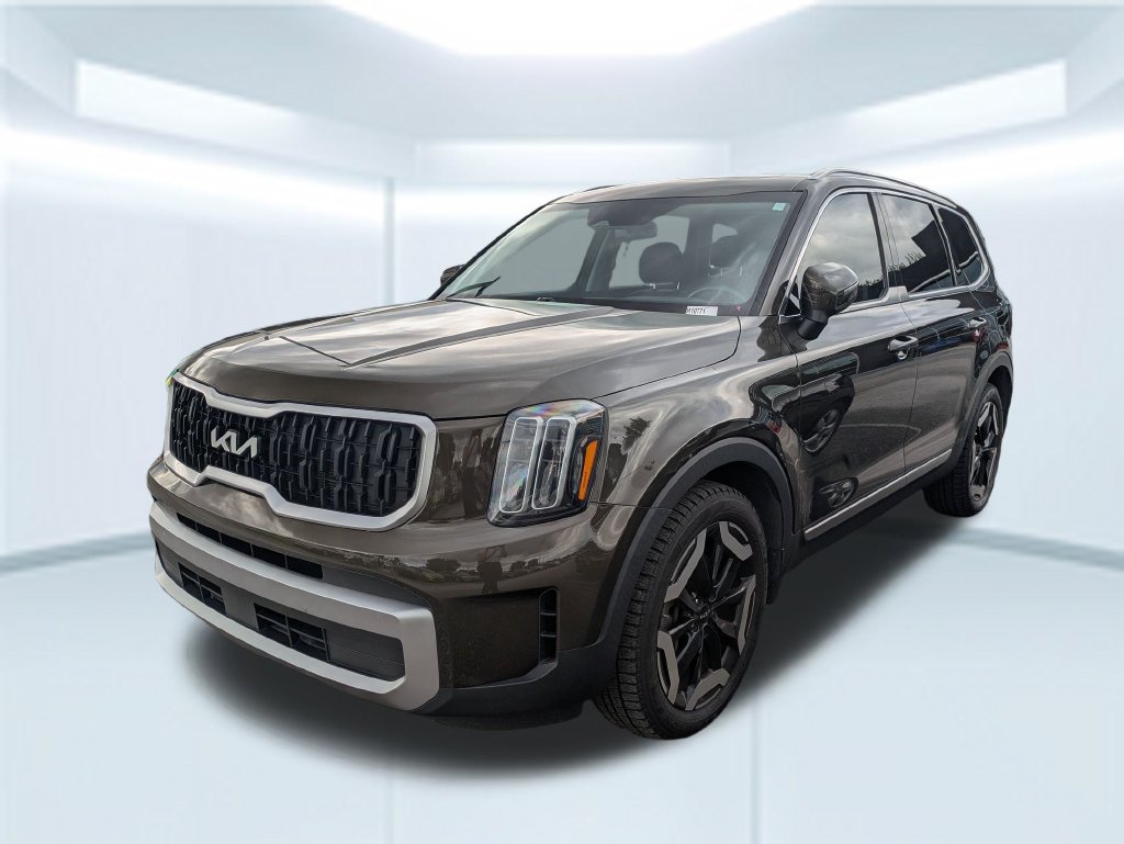 Used 2023 Kia Telluride EX w/ EX Captain's Chair Package AWD/4WD image 1