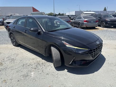 Used 2023 Hyundai Elantra SEL FWD image 3