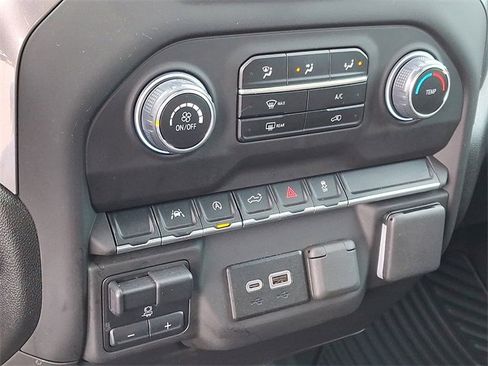 Used 2025 Chevrolet Silverado 1500 Custom image 15