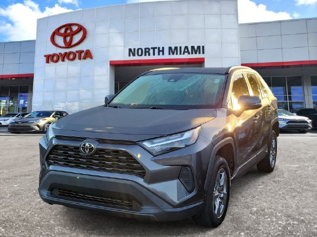Used 2022 Toyota RAV4 XLE FWD image 2