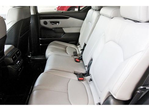 Used 2023 Honda Pilot Touring image 13