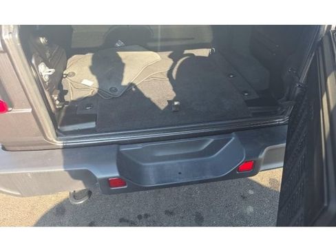 Used 2025 Jeep Wrangler Unlimited Sahara AWD/4WD image 11
