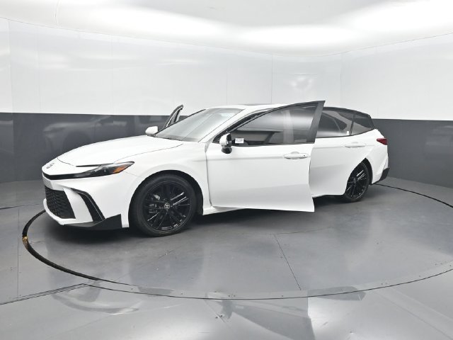 Used 2025 Toyota Camry SE w/ Convenience Package FWD image 32