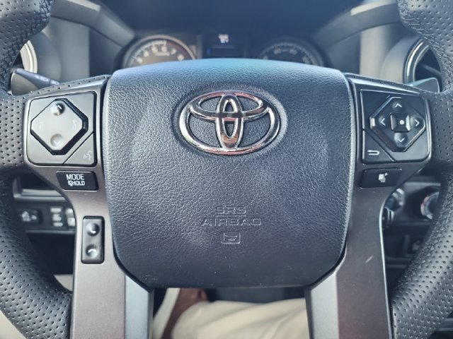 Used 2017 Toyota Tacoma TRD Off-Road AWD/4WD image 15