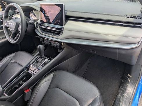 Used 2025 Jeep Compass Limited AWD/4WD image 17