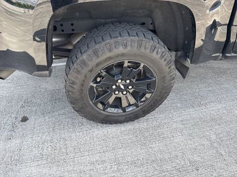 Used 2022 Chevrolet Colorado Z71 w/ Z71 Midnight Edition image 20