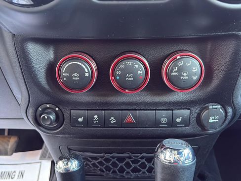 Used 2016 Jeep Wrangler Unlimited Sahara AWD/4WD image 15