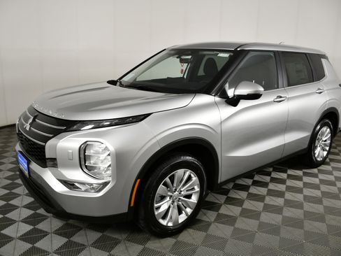 New 2026 Mitsubishi Outlander ES AWD/4WD image 10