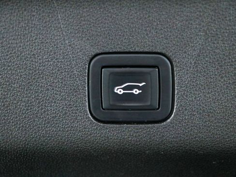 Used 2022 Chevrolet Tahoe Premier RWD image 36