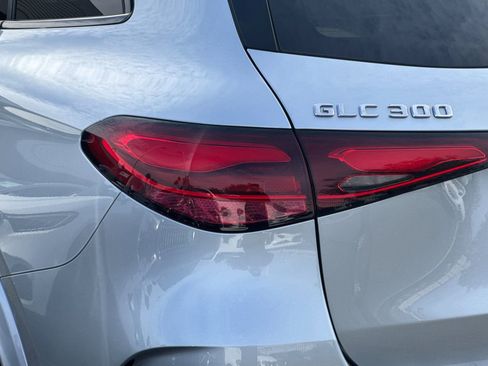 Certified 2025 Mercedes-Benz GLC 300 image 33