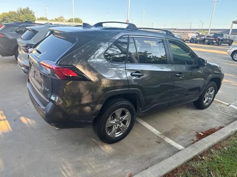 Used 2022 Toyota RAV4 XLE FWD image 3
