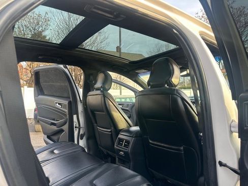 Used 2019 Ford Edge Titanium w/ Equipment Group 301A AWD/4WD image 26