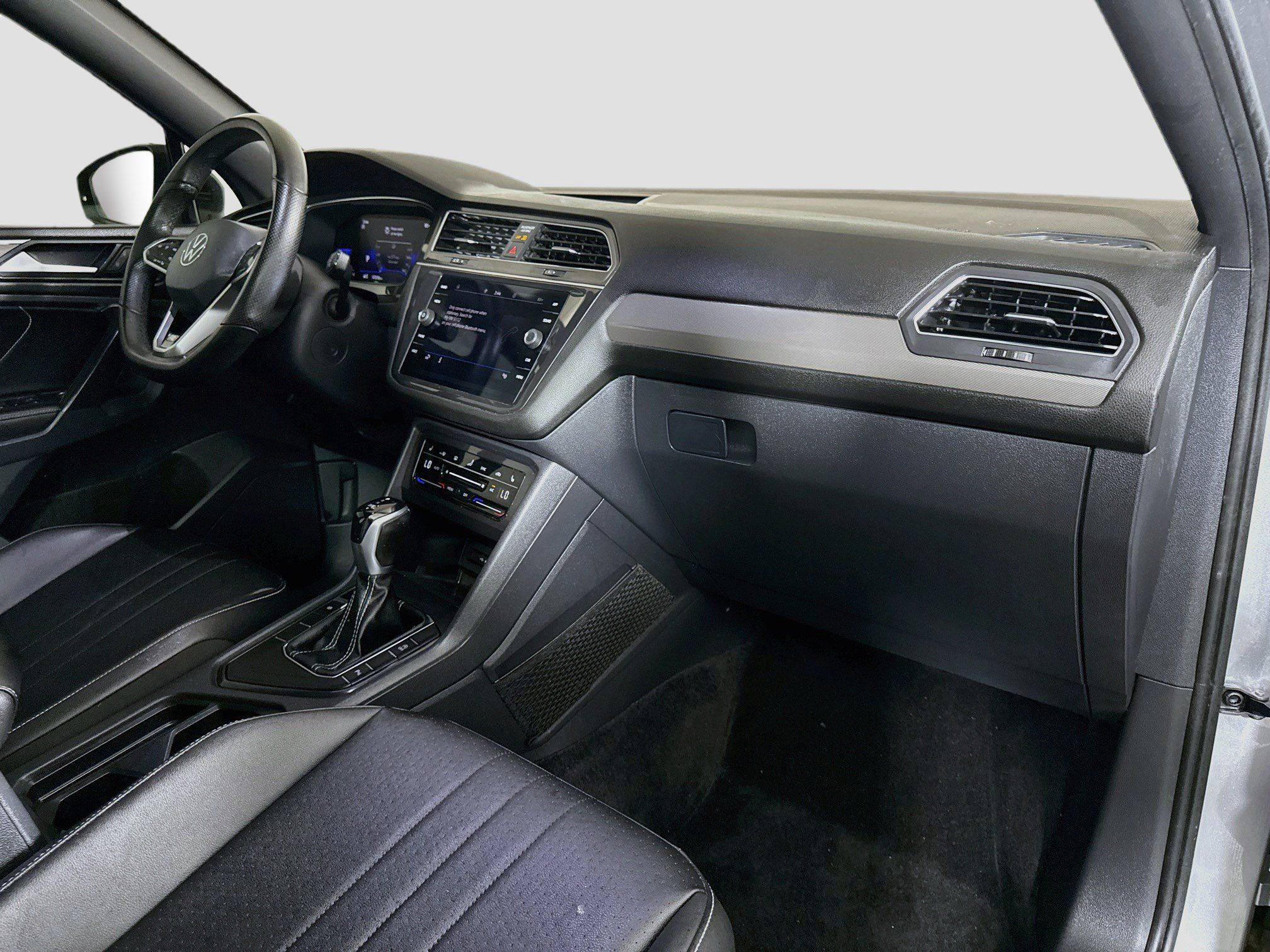 Used 2022 Volkswagen Tiguan SE R-Line FWD image 30