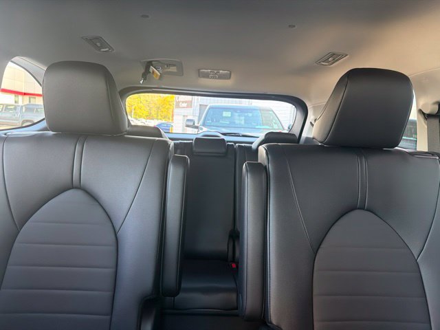 Used 2026 Toyota Highlander XLE AWD/4WD image 11