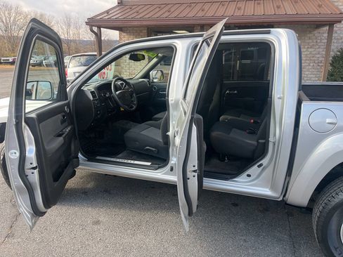 Used 2010 Chevrolet Colorado LT image 15