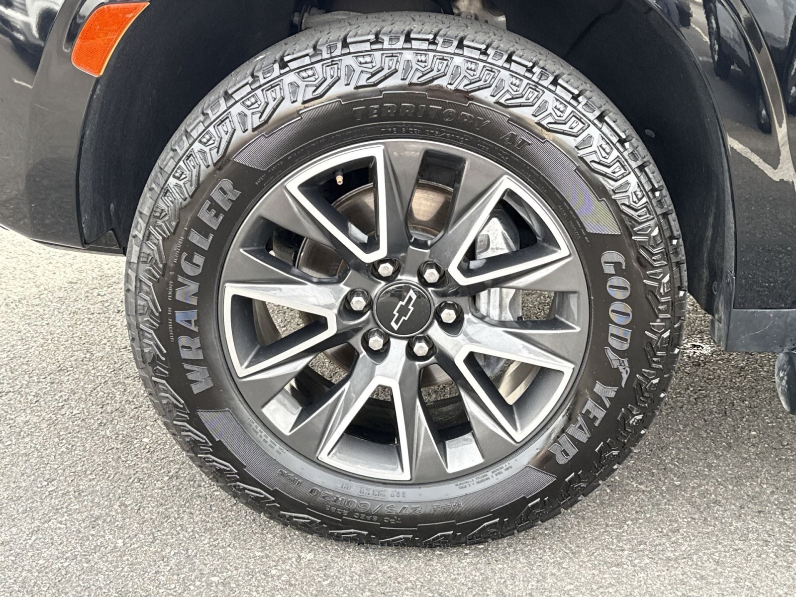 Used 2022 Chevrolet Tahoe Z71 w/ Luxury Package AWD/4WD image 12