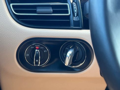 Used 2025 Porsche Macan image 22