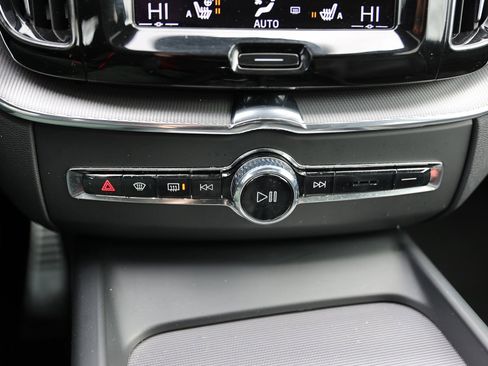 Used 2021 Volvo XC60 T6 R-Design image 28