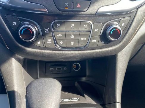 Used 2022 Chevrolet Equinox Premier image 48