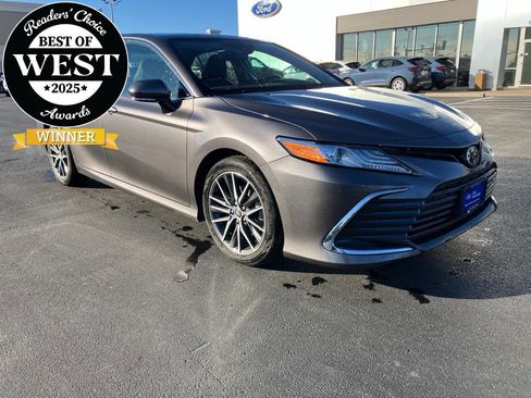 Used 2021 Toyota Camry XLE w/ Navigation Package image 1