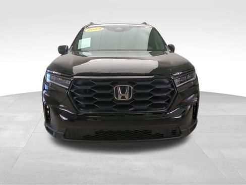 Certified 2025 Honda Pilot Sport image 10