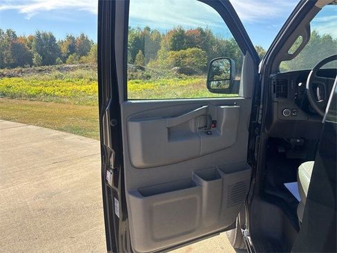 Used 2024 Chevrolet Express 3500 LT w/ LT Preferred Equipment Group image 9