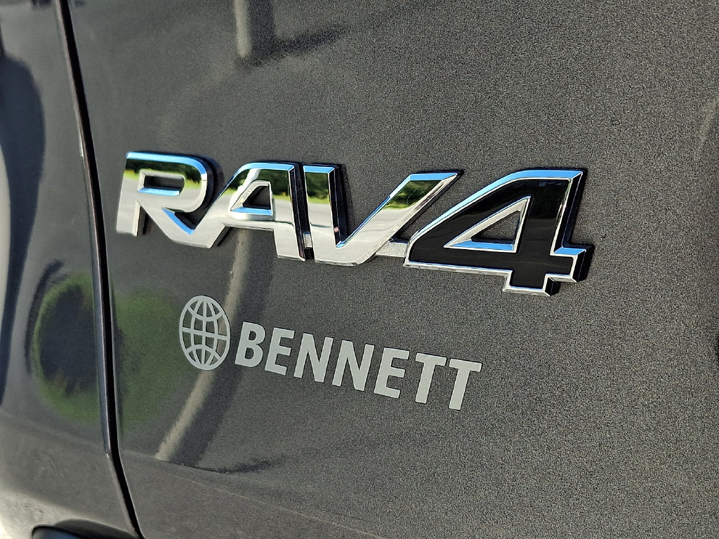 Certified 2021 Toyota RAV4 LE AWD/4WD image 28