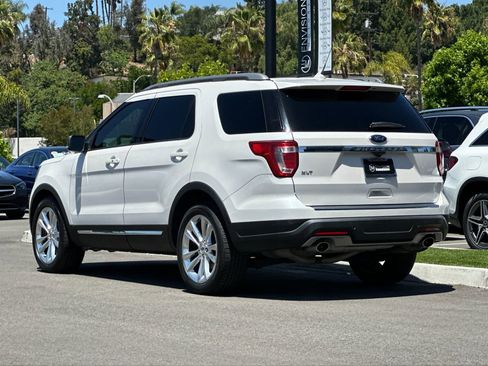 Used 2018 Ford Explorer XLT w/ Equipment Group 202A FWD image 5