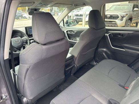 Used 2020 Toyota RAV4 LE image 17