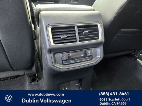 Certified 2024 Volkswagen Atlas SE image 11