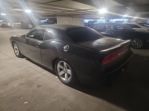 Used 2014 Dodge Challenger SXT image 8