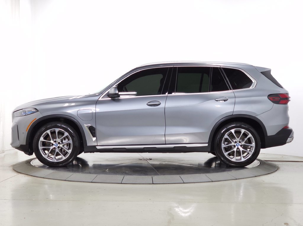 Used 2025 BMW X5 xDrive50e w/ Parking Assistance Package AWD/4WD image 5