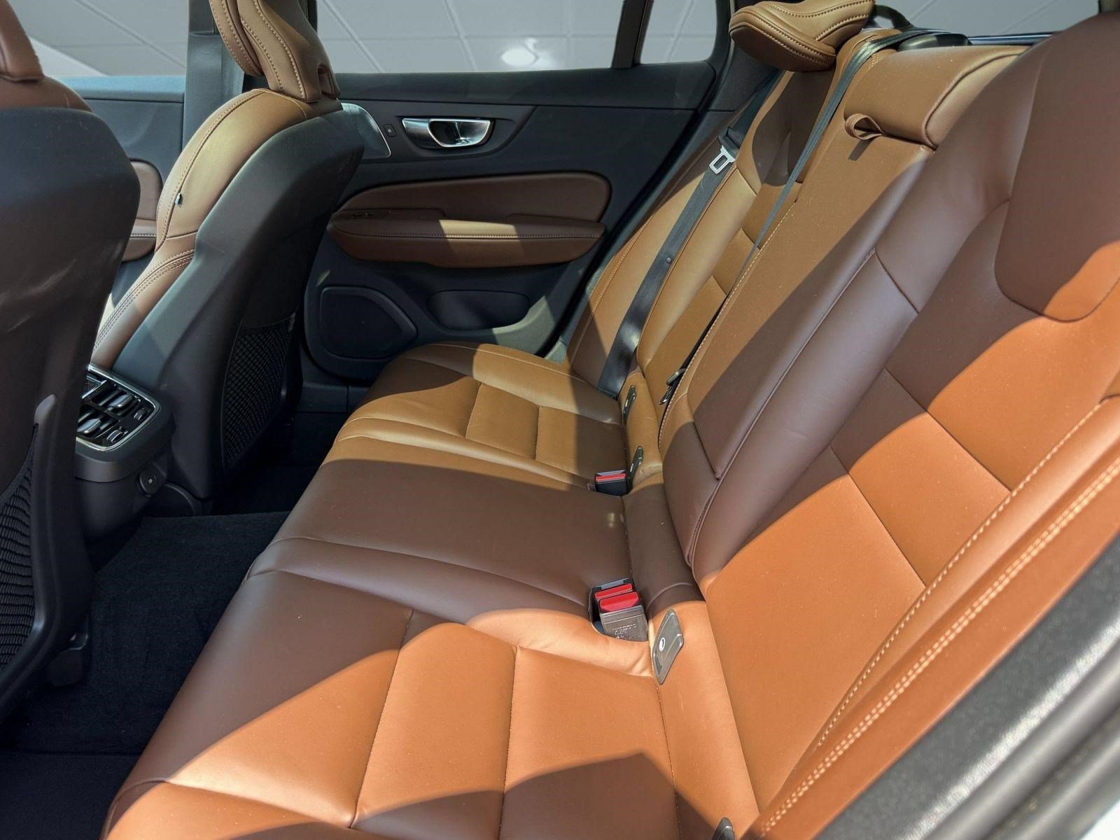 Certified 2025 Volvo V60 B5 Cross Country Ultra AWD/4WD image 23