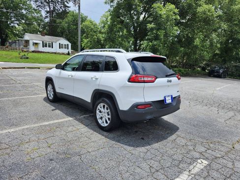 Used 2018 Jeep Cherokee Latitude w/ Mobile Office Group FWD image 17