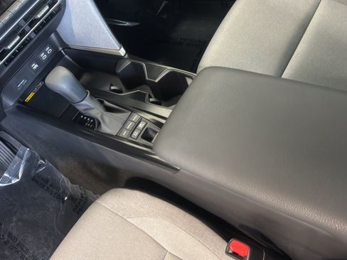 Used 2025 Toyota Camry LE FWD image 25