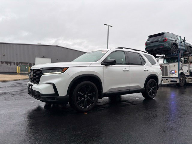 Used 2025 Honda Pilot Black Edition image 3