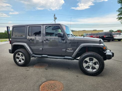 Used 2016 Jeep Wrangler Unlimited Sahara w/ Connectivity Group AWD/4WD image 18